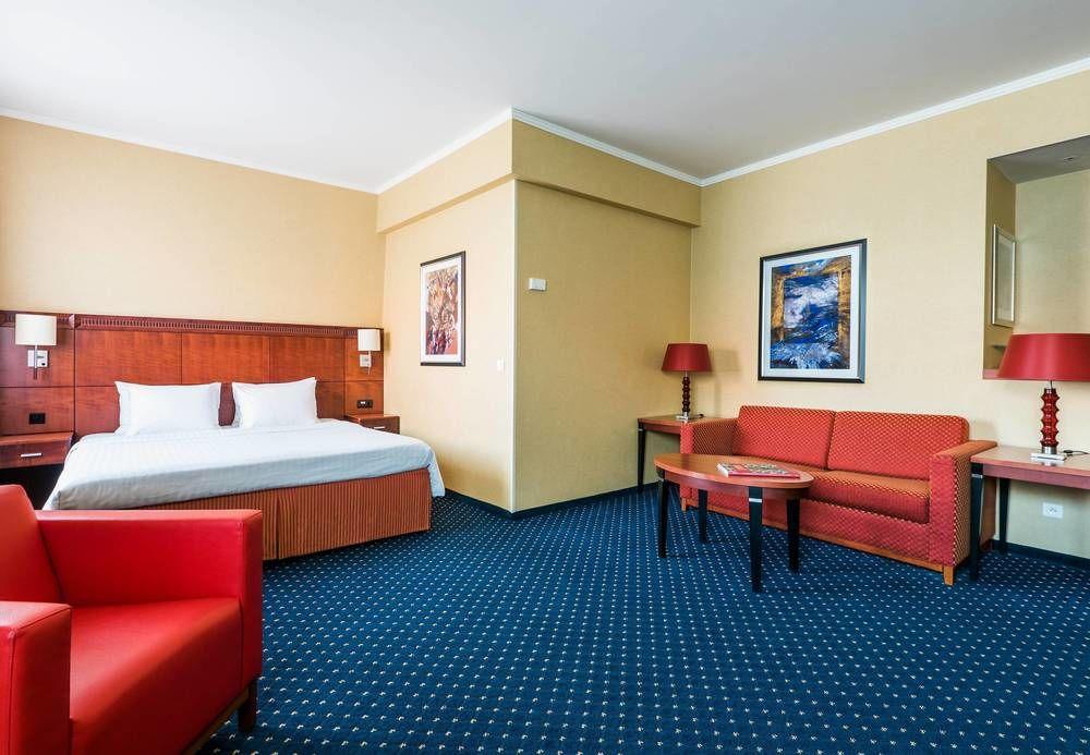 Courtyard By Marriott Prague City Exterior photo