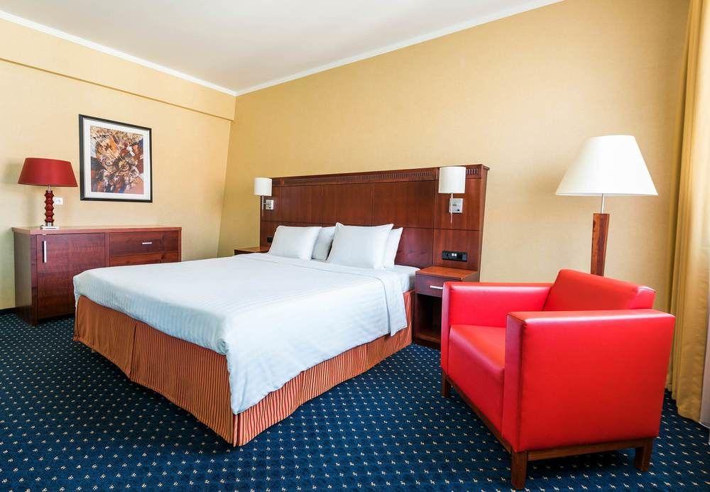 Courtyard By Marriott Prague City Exterior photo