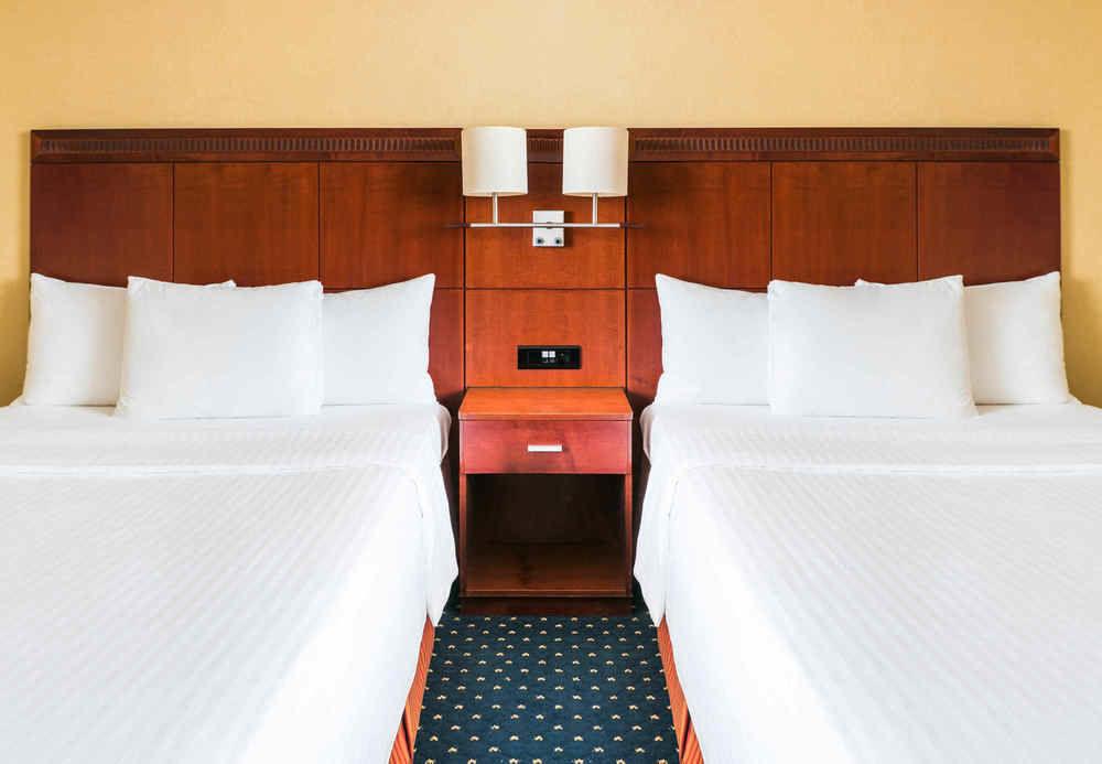 Courtyard By Marriott Prague City Exterior photo