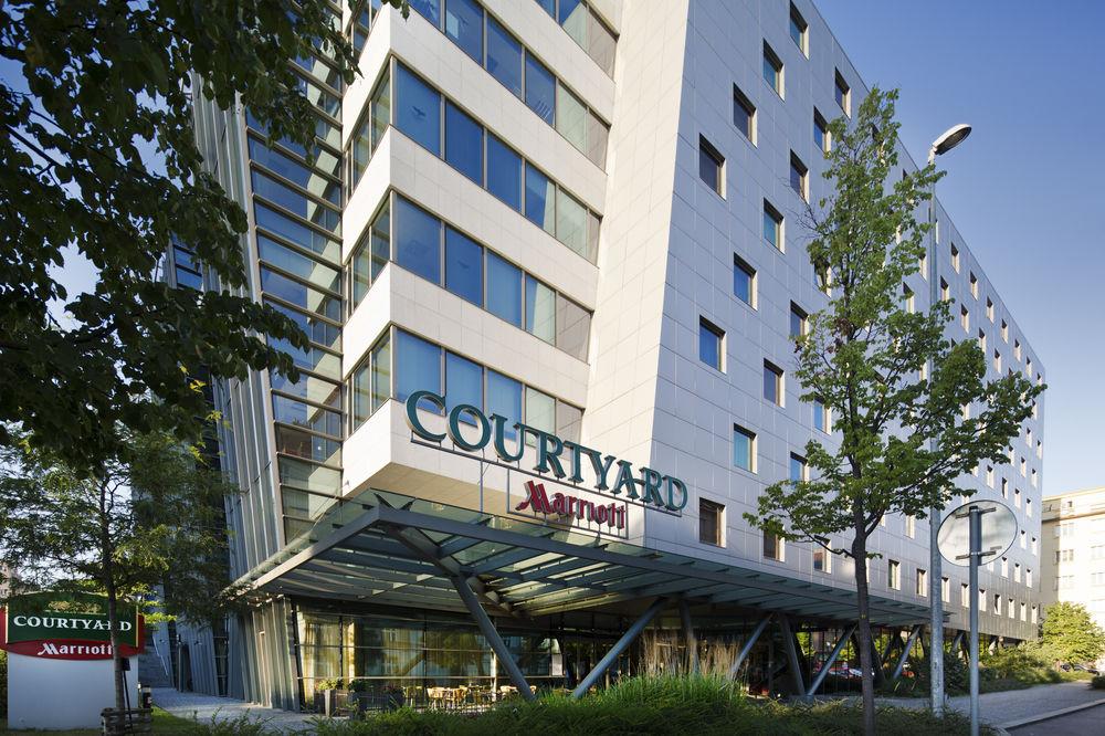 Courtyard By Marriott Prague City Exterior photo