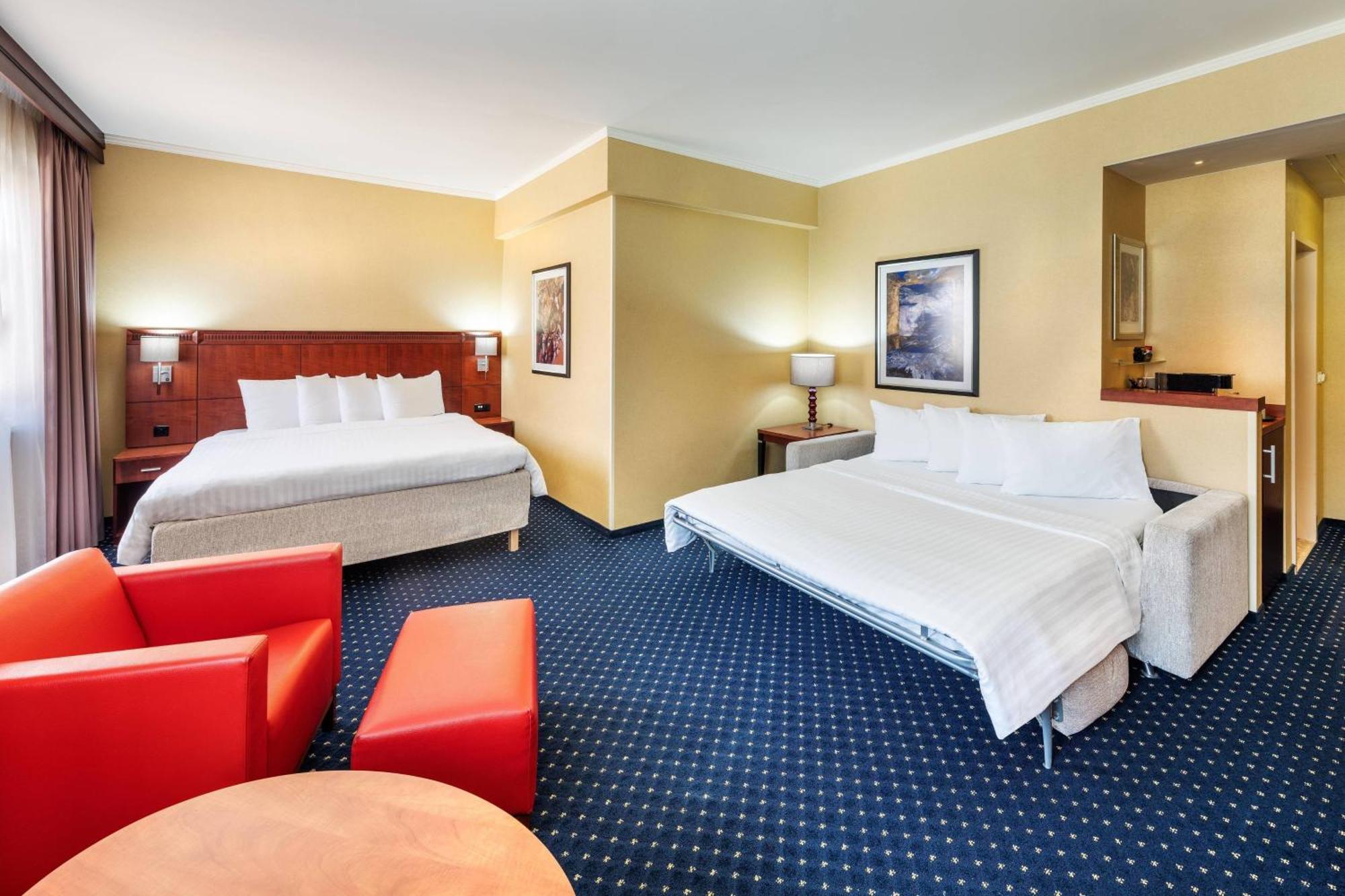 Courtyard By Marriott Prague City Exterior photo