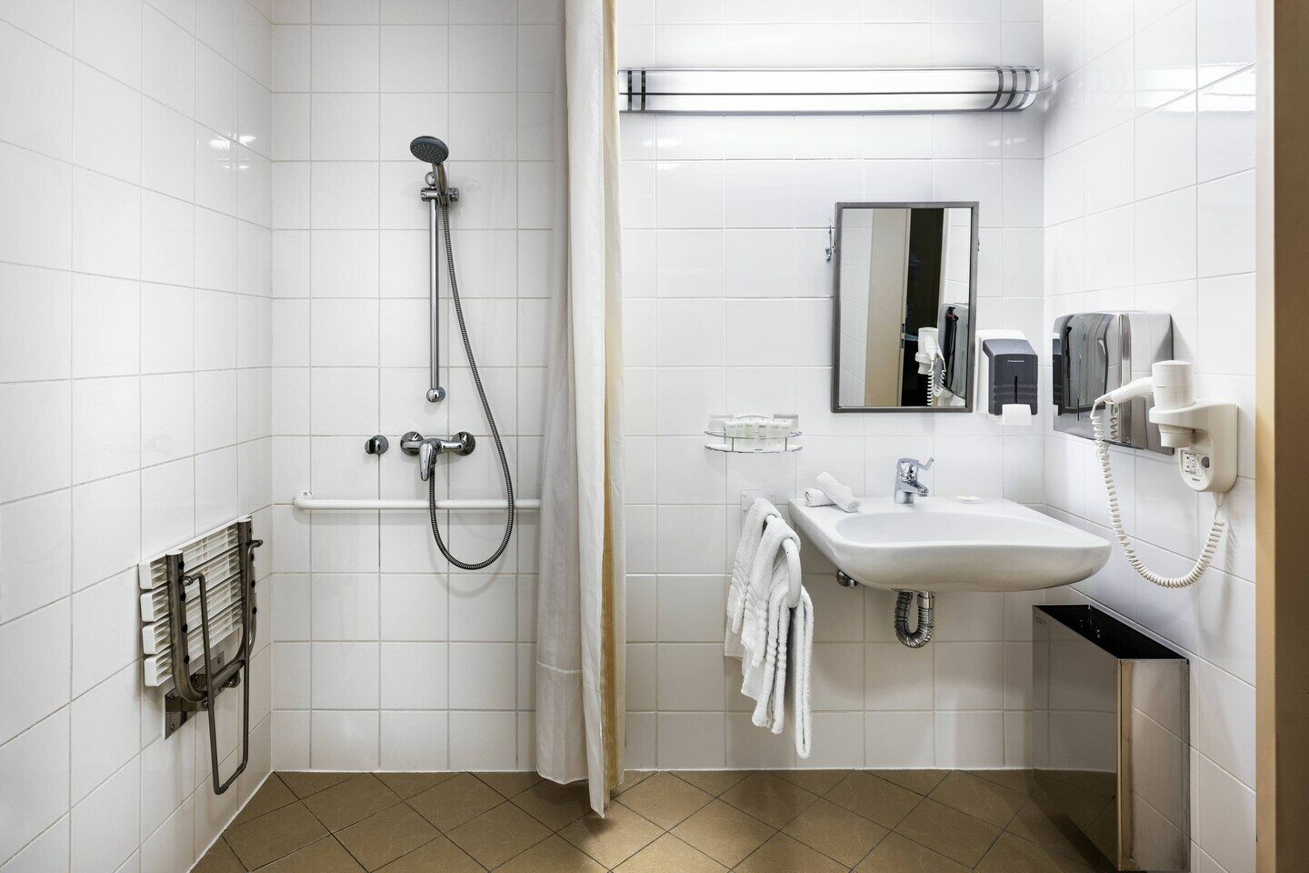 Courtyard By Marriott Prague City Room photo